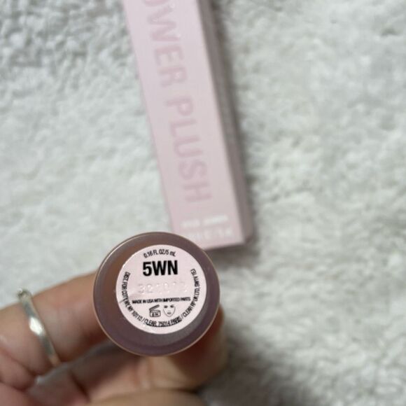 KYLIE Power Plush Concealer 5WN - Picture 7 of 7